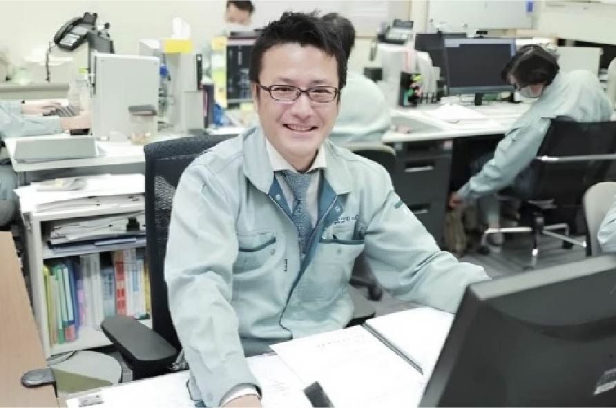 エコリースの男性社員です