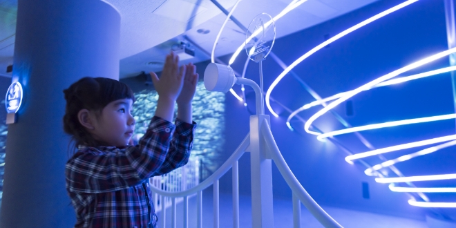 大鳴門橋架橋記念館エディ内を楽しむ子供